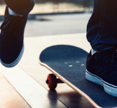 Skateboard op een skatebaan in Apeldoorn