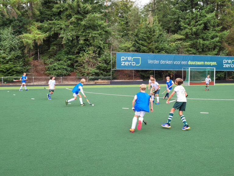 Proefles bij hockeyclub AMHC in Apeldoorn