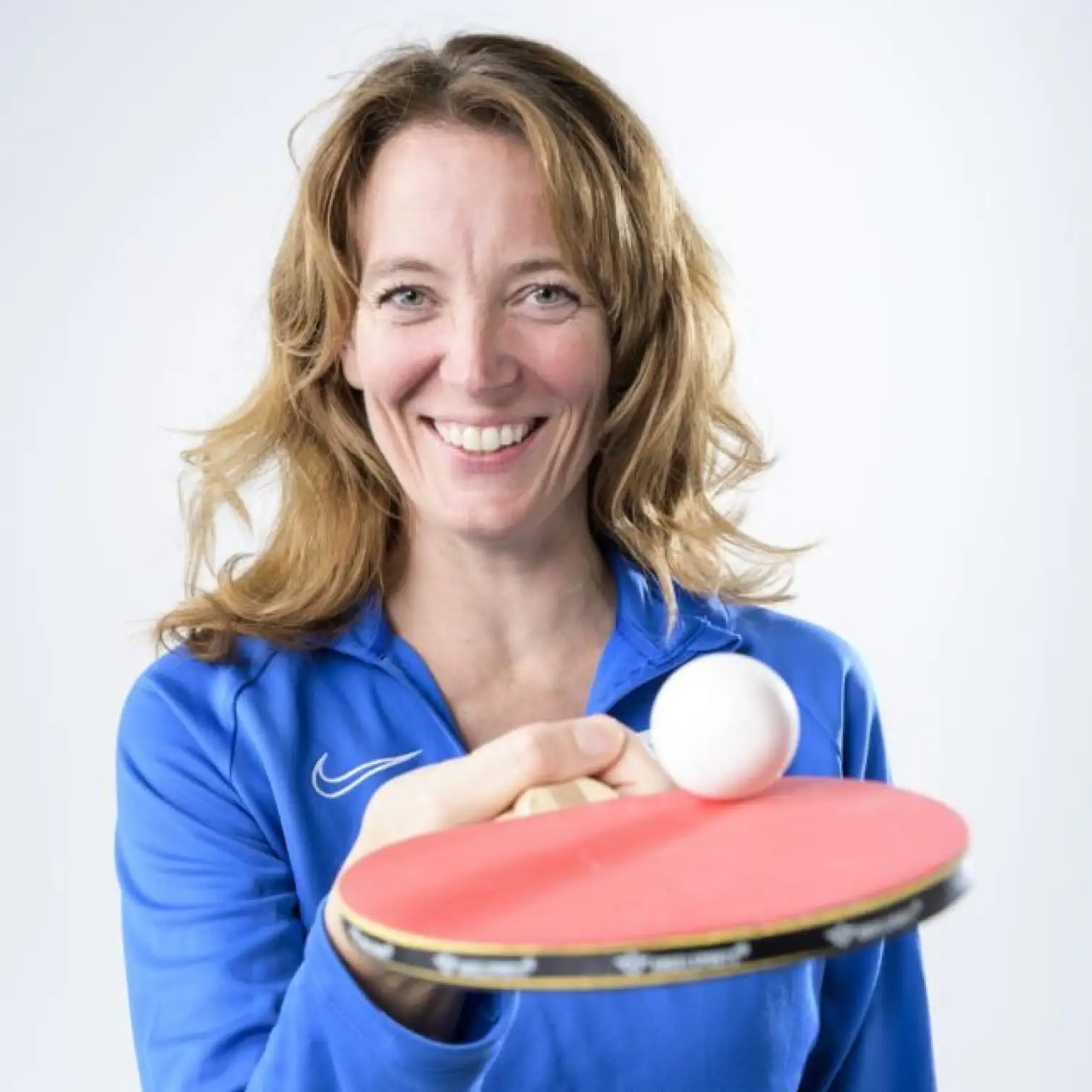 Kitty Glazenburg met een pingpong batje