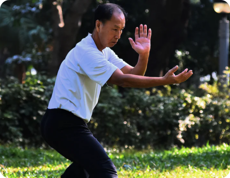 Man doet aan Tai Chi Chuan in Apeldoorn