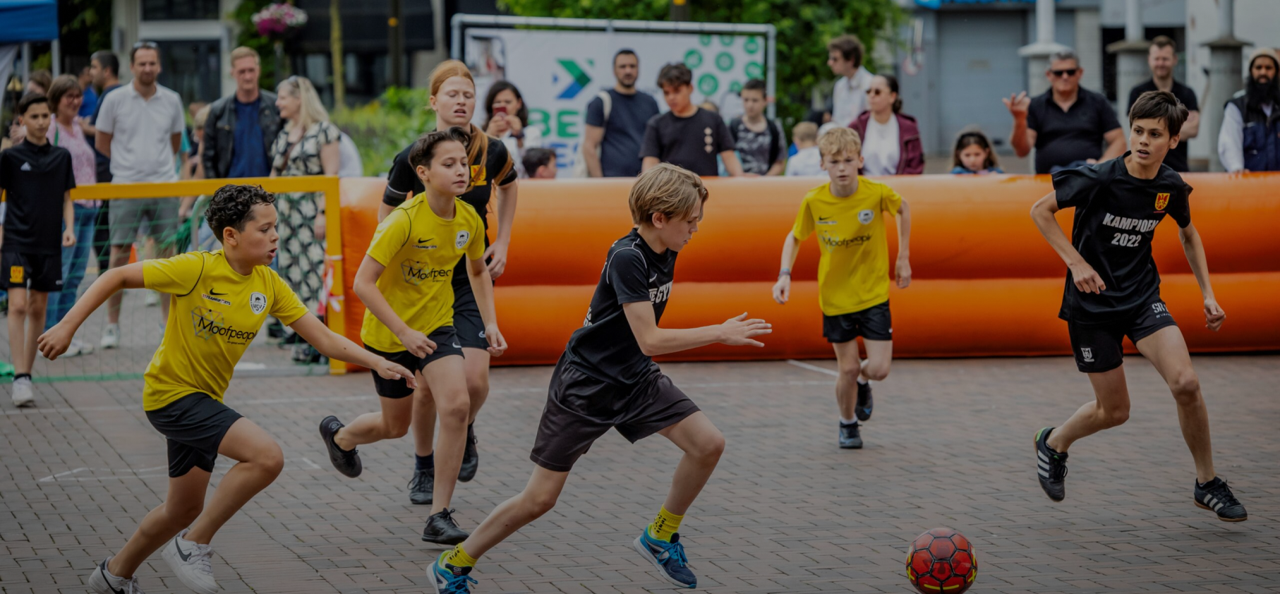 Kinderen_apeldoorn_voetballen